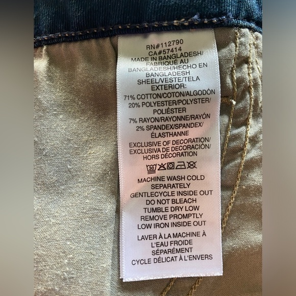 True Religion Jennie Mid Rise Curvy Short Raw Hem Size W32 NWT - Picture 10 of 10